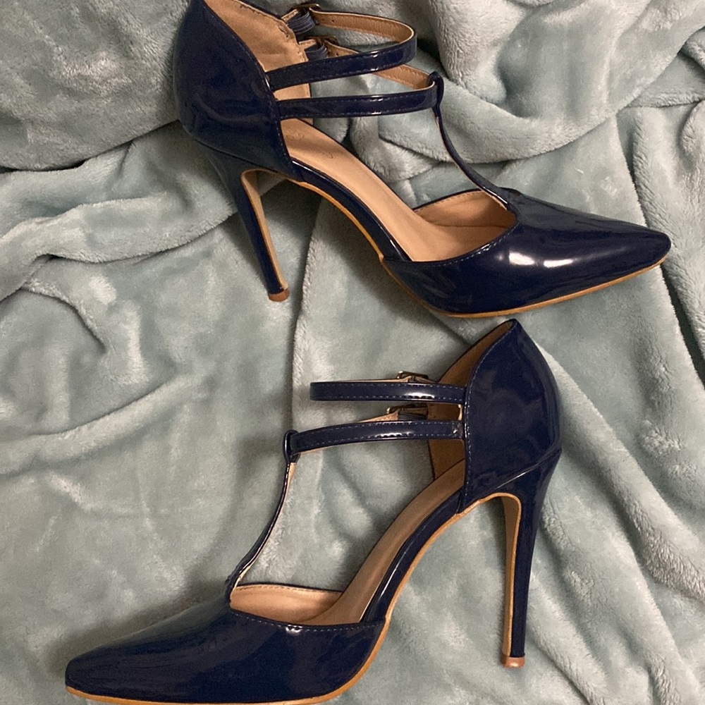 Navy Blue Patent Leather Journee Collection size 8